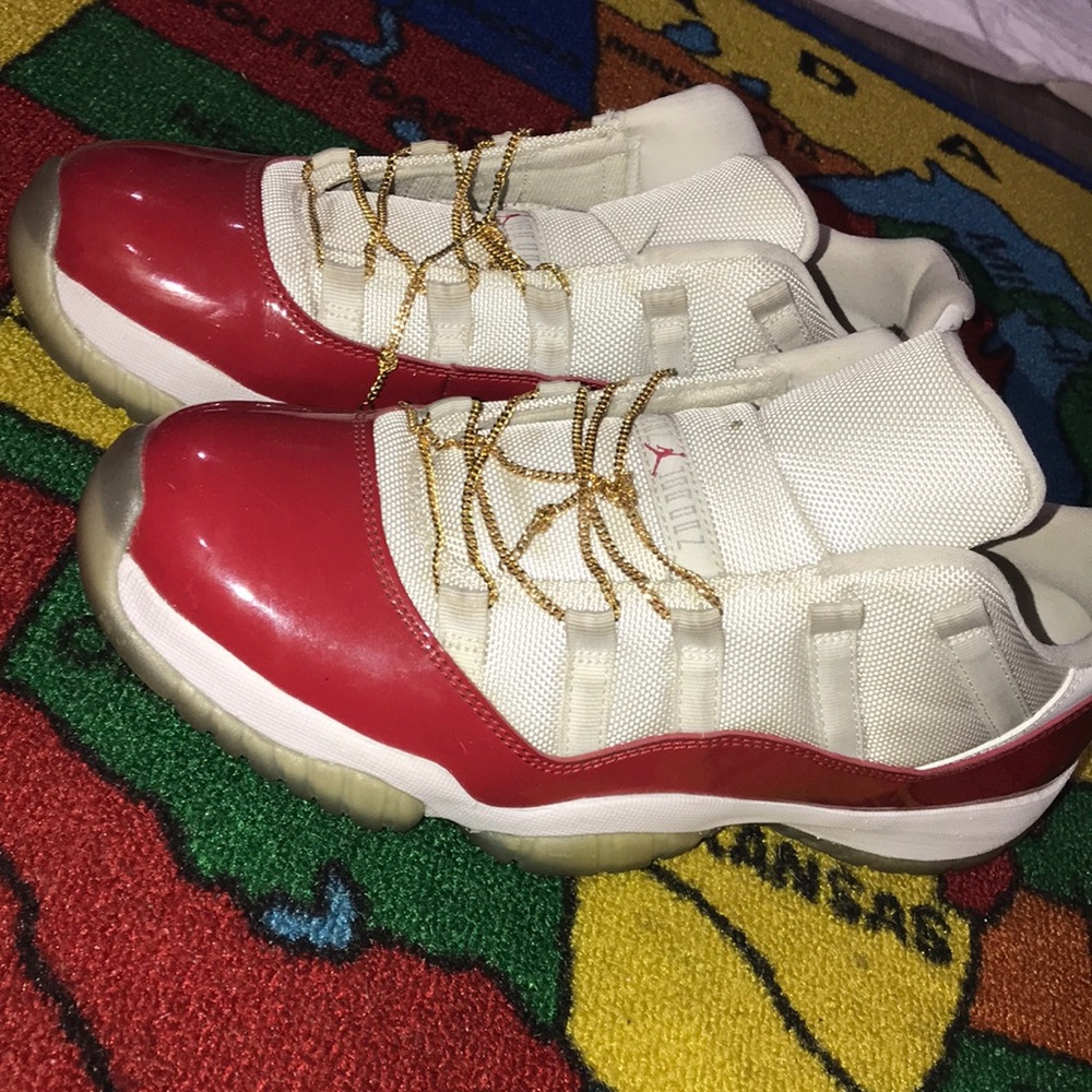 Jordan retro 11 low “cherries”🍒”gold chain laced”